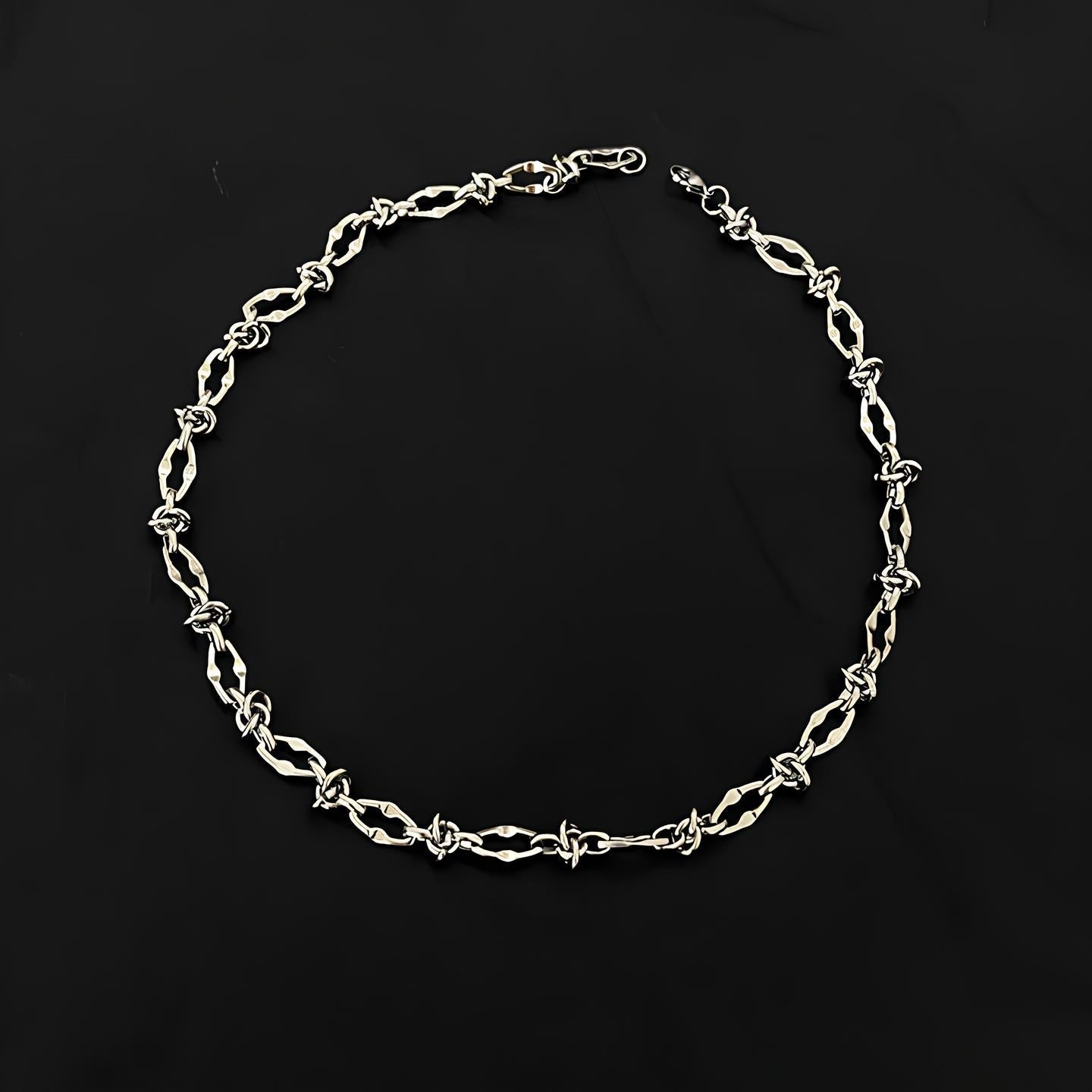 Collier Nœud Barbelé