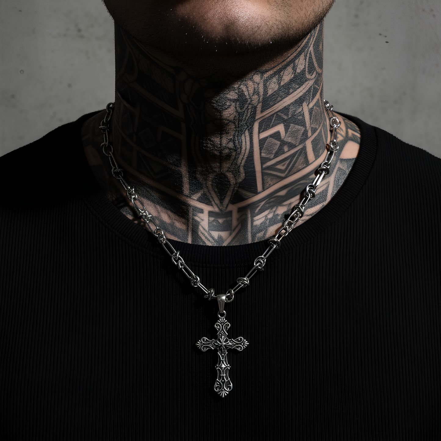 Collier Croix Barbelée