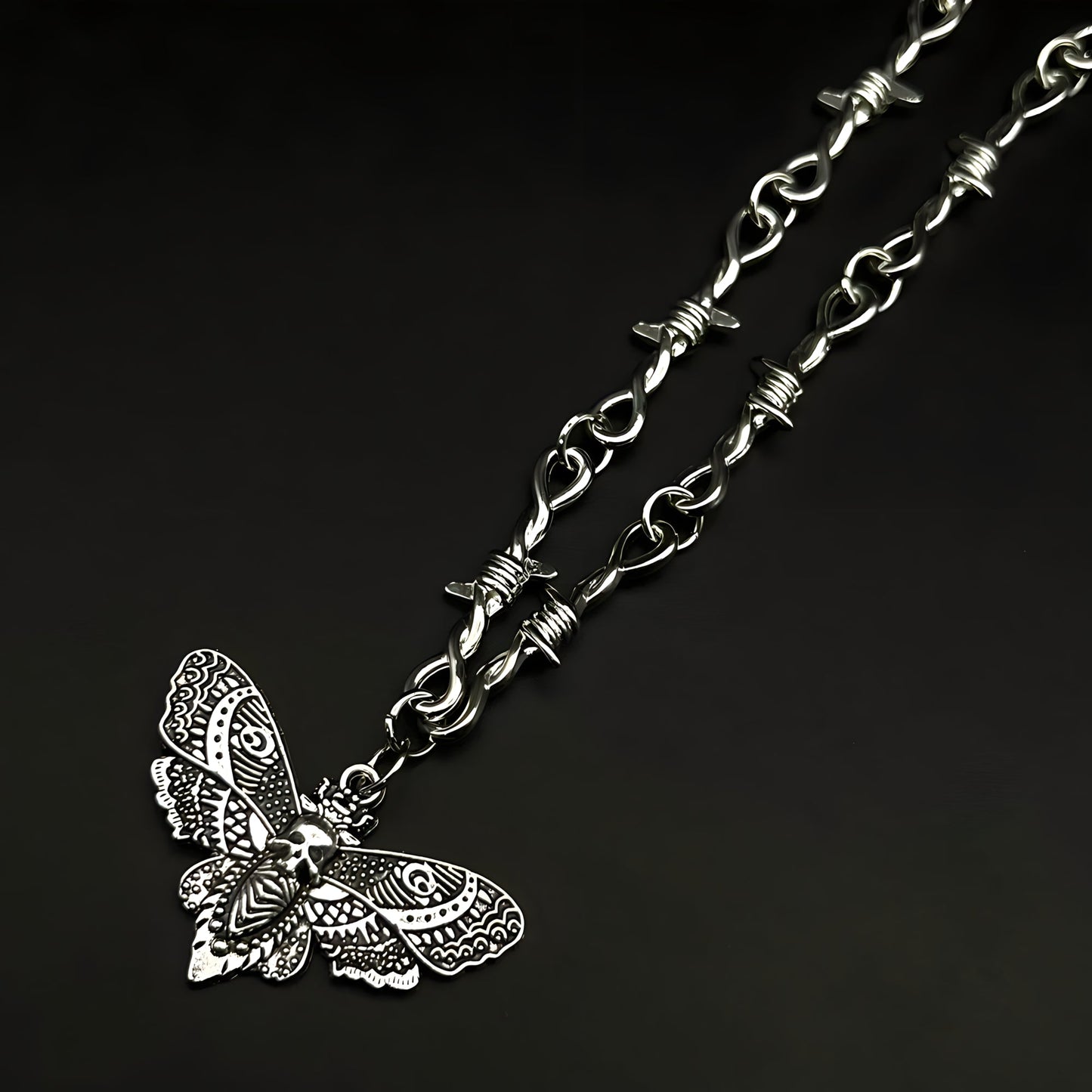 Collier Papillon de Mort
